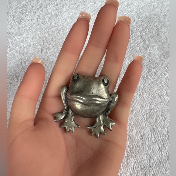 Vintage Unisex Pewter Frog Brooch Pin - Picture 1 of 7